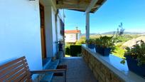 Vista exterior de Casa o xalet en venda en Sondika amb Calefacció, Jardí privat i Terrassa