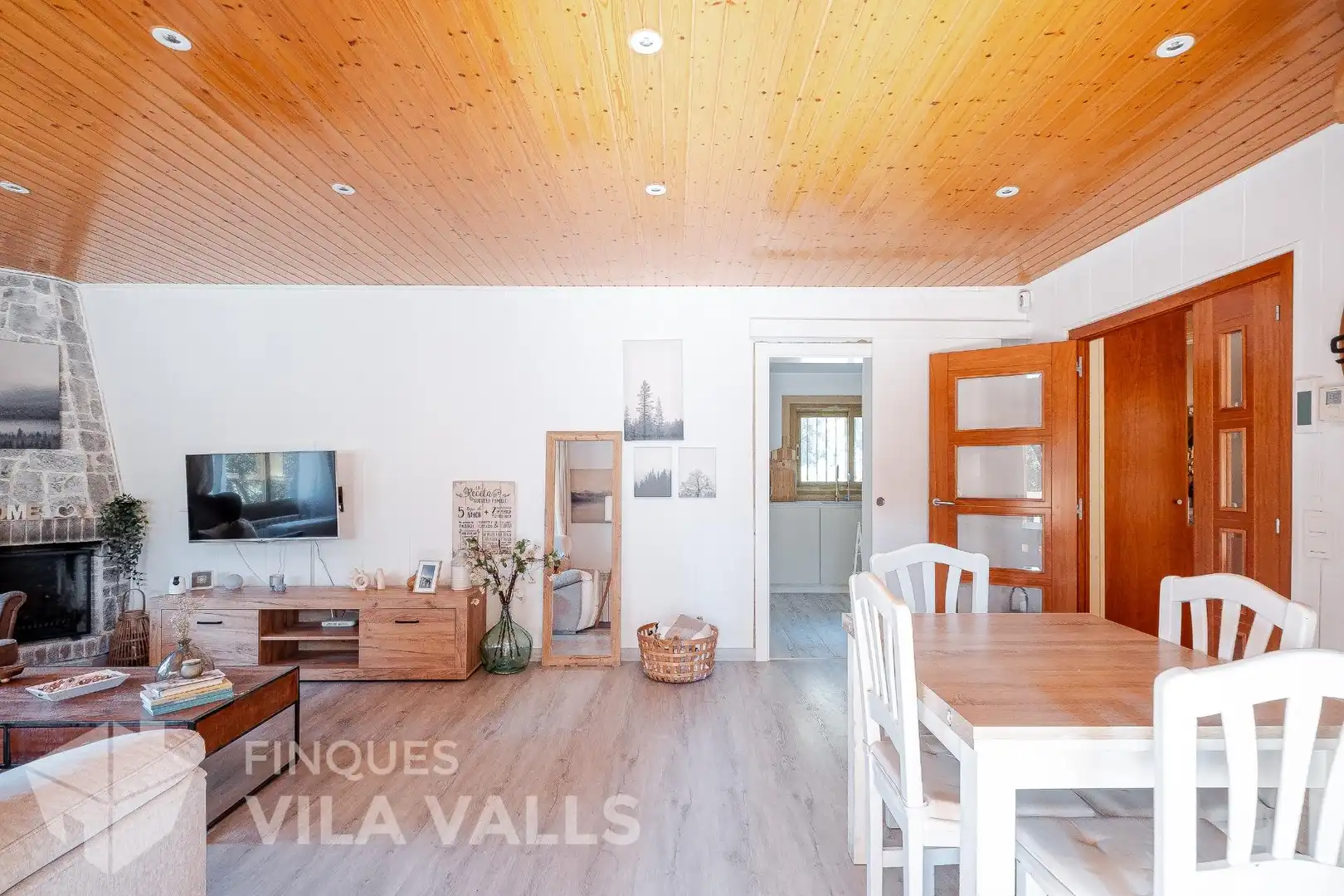 Sala d'estar de Casa o xalet en venda en Sant Quirze Safaja amb Jardí privat, Parquet i Terrassa