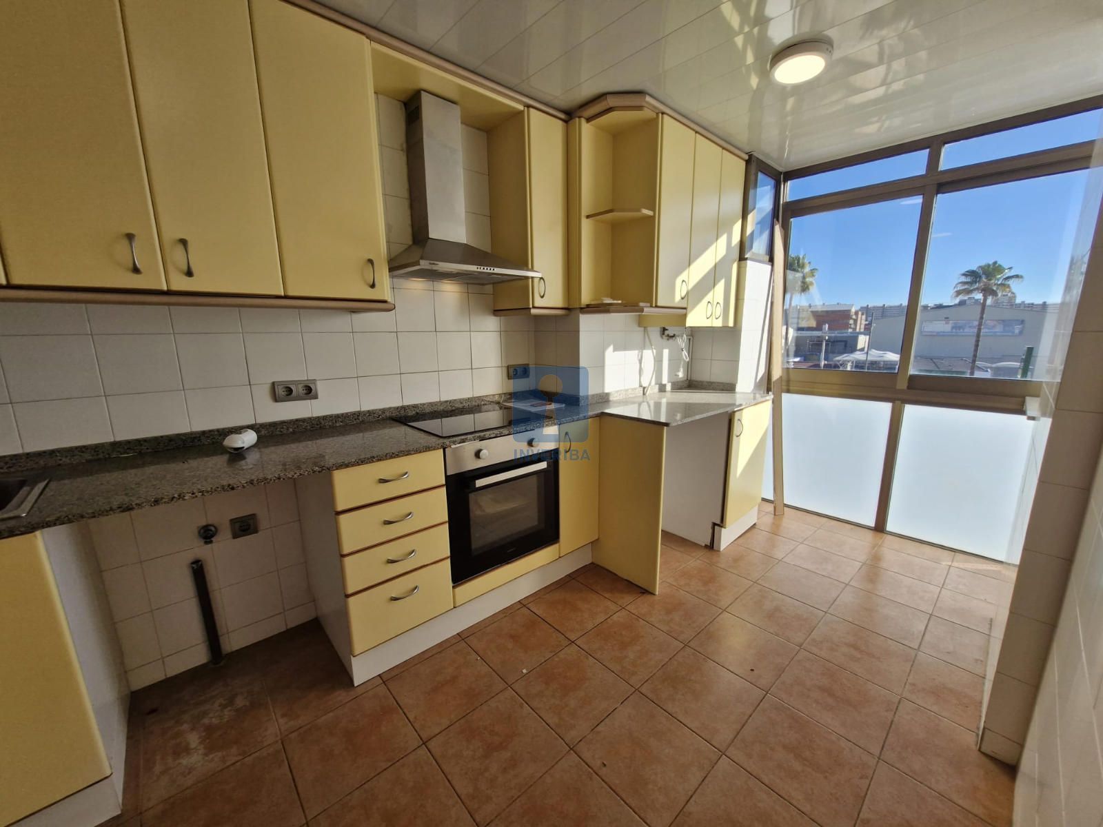 Cuina de Pis en venda en L'Hospitalet de Llobregat amb Calefacció i Terrassa