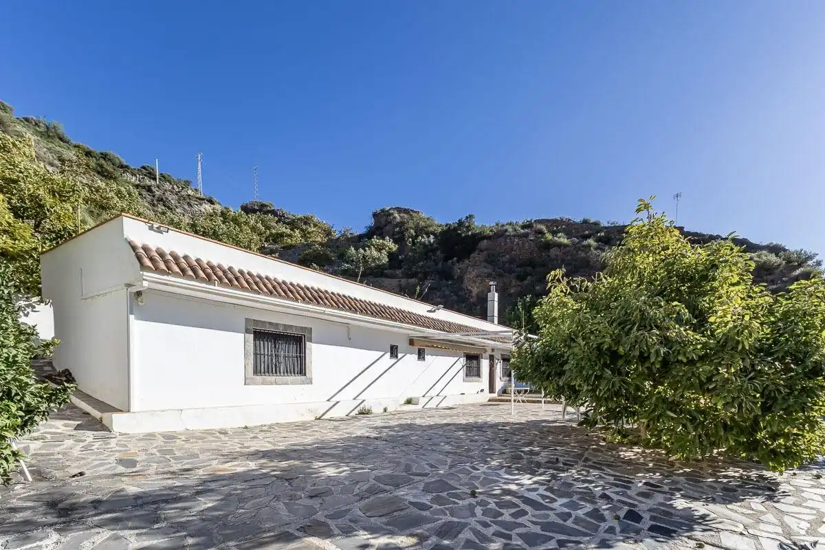 Vista exterior de Finca rústica en venda en Los Guájares amb Aire condicionat, Jardí privat i Piscina