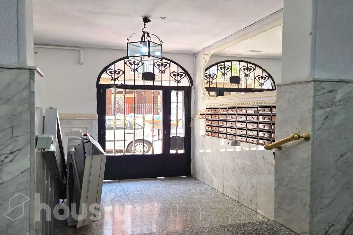 Flat for rent in Madrid  with Heating and Furnished