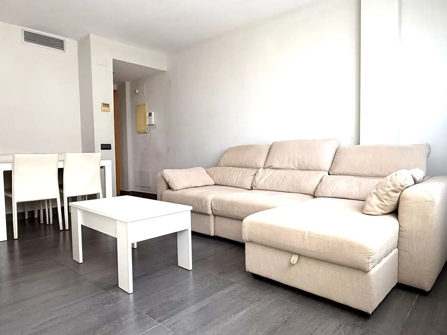 Sala de estar de Piso en venta en Sant Boi de Llobregat con Aire acondicionado y Calefacción
