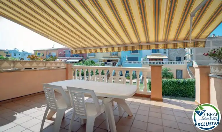 Casa aparellada amb piscina en venda a Muga - Gran Reserva - Badia, imagen 9