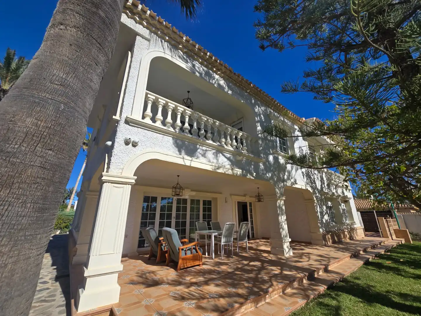 Vista exterior de Casa o xalet en venda en Orihuela amb Aire condicionat, Calefacció i Jardí privat