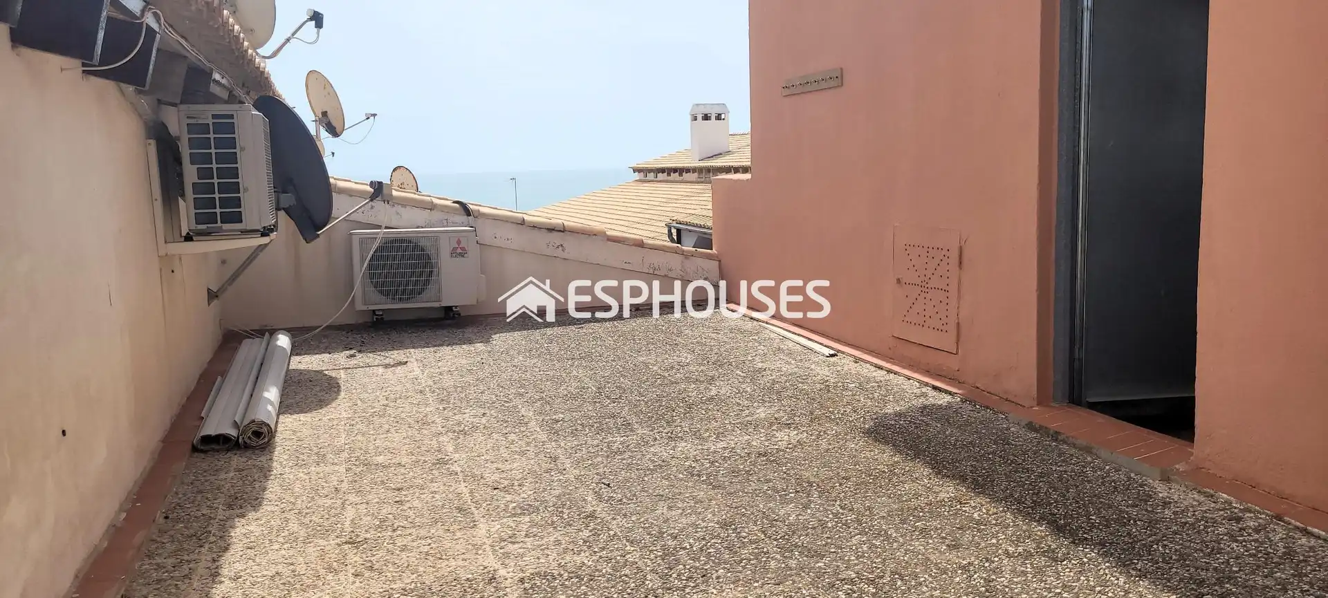 Vista exterior de Ático en venta en Guardamar del Segura con Amueblado y Balcón