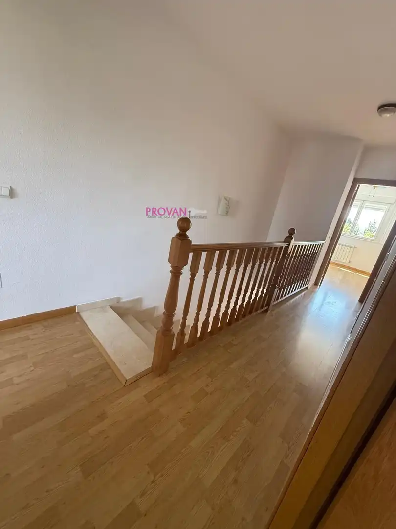 Casa adosada en venta en Galápagos con Calefacción y Jardín privado