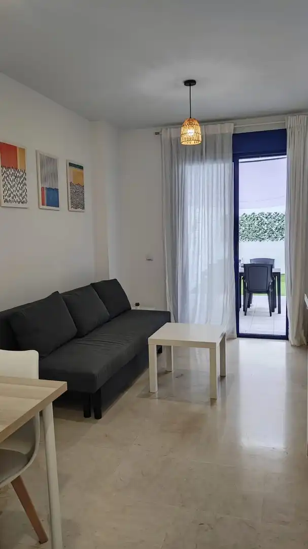 Sala de estar de Apartamento de alquiler en Benalmádena con Aire acondicionado, Calefacción y Terraza