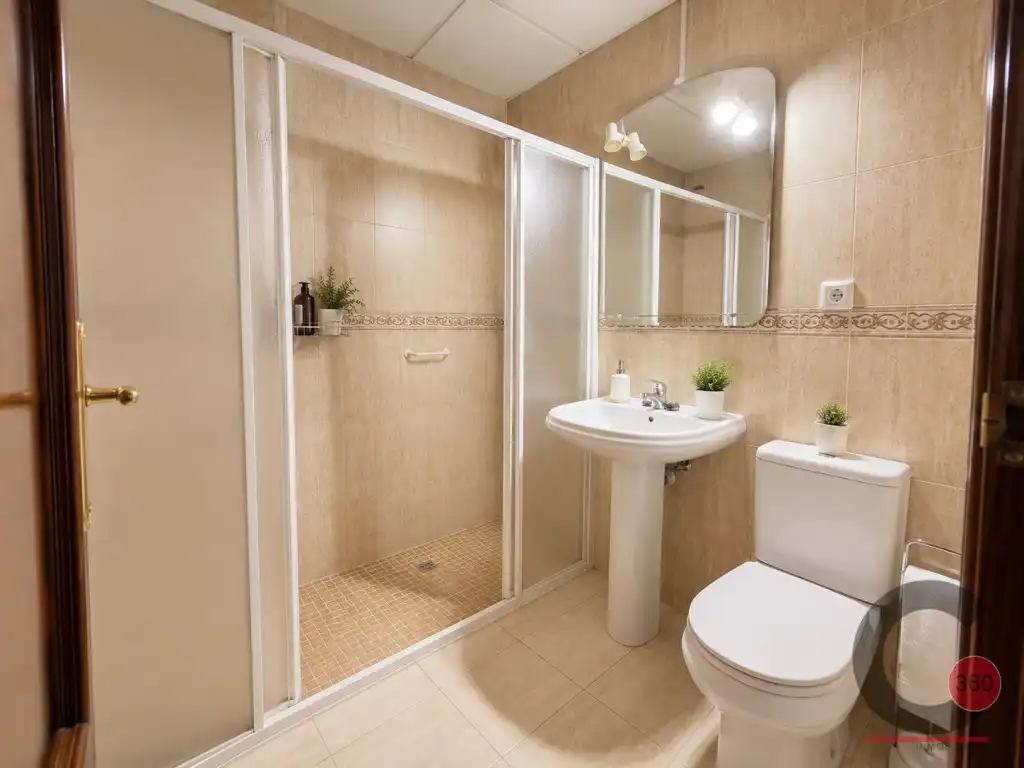 Bathroom of Flat for sale in Badajoz