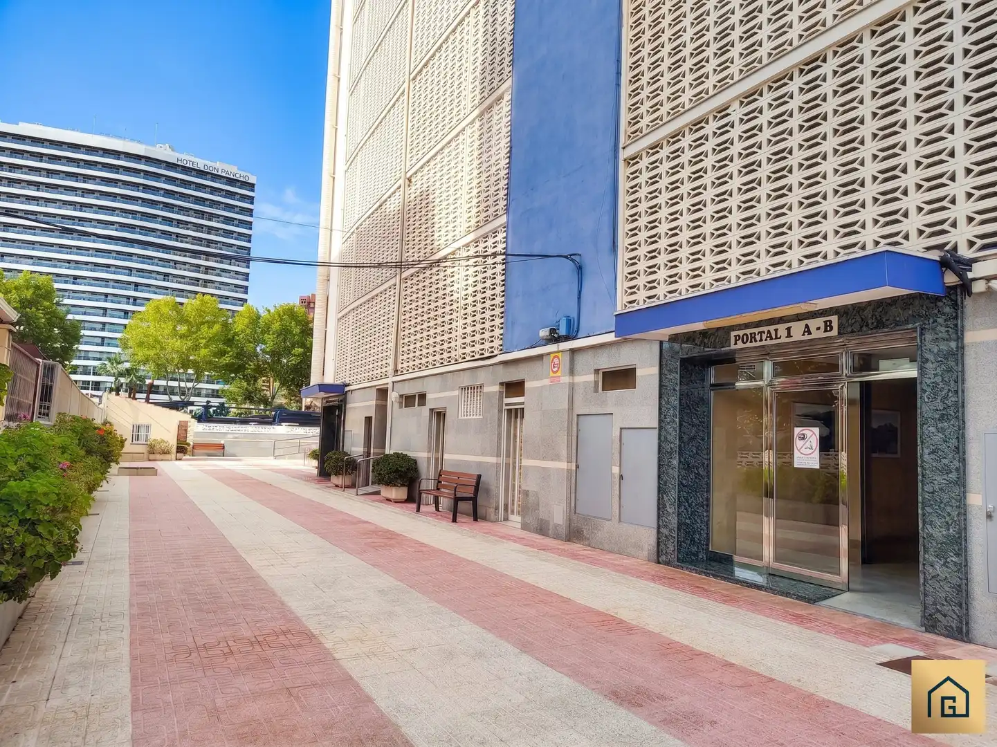 Vista exterior de Piso en venta en Benidorm con Terraza, Amueblado y Alarma