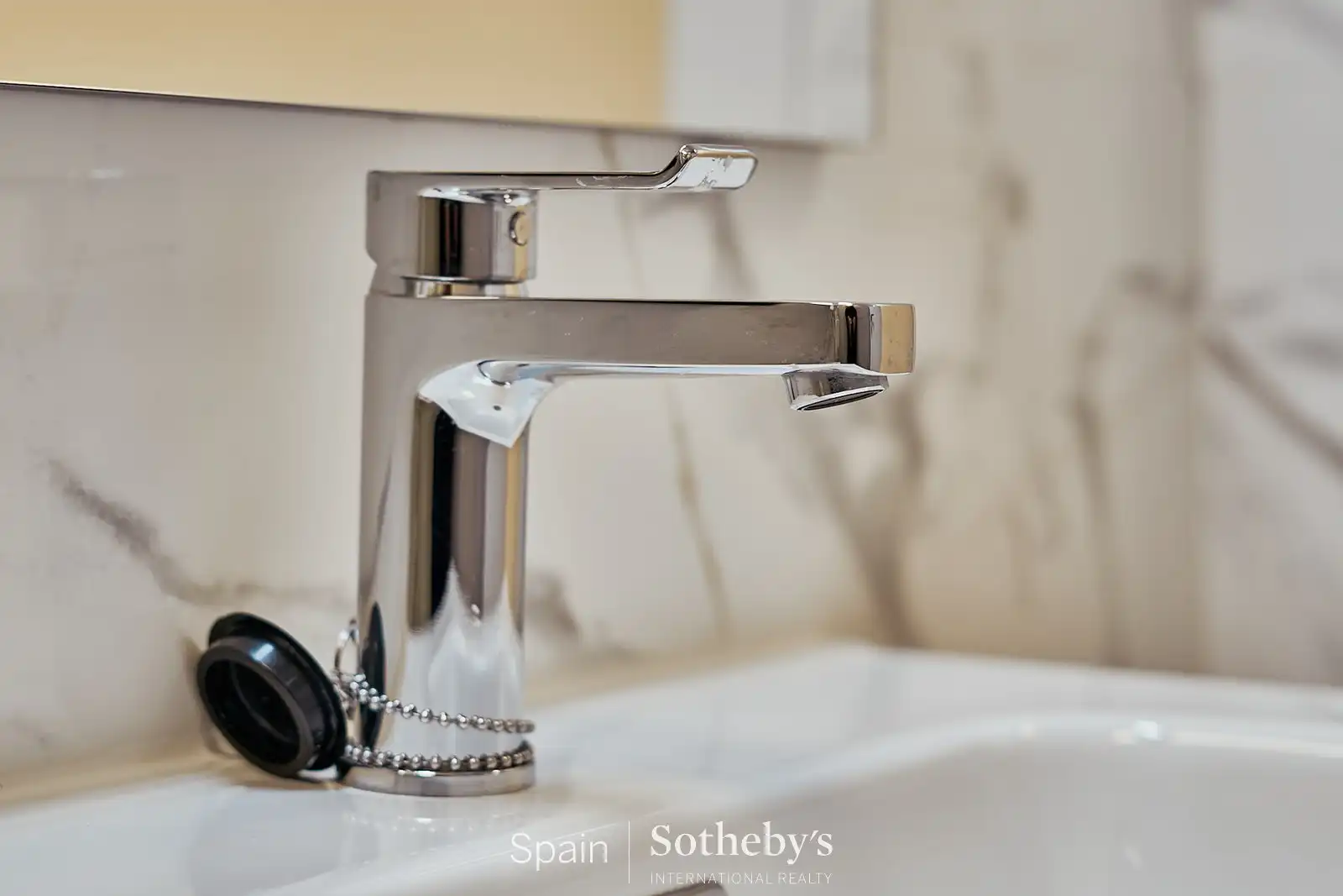 Bathroom of Apartments for sale in Madrid  with Air Conditioner and Heating