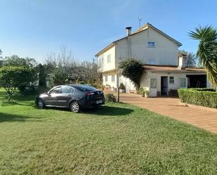 Vista exterior de Casa o xalet en venda en Valga amb Calefacció, Jardí privat i Traster