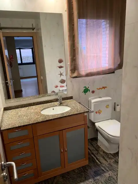 Baño de Planta baja de alquiler en Sant Cugat del Vallès con Calefacción, Jardín privado y Parquet