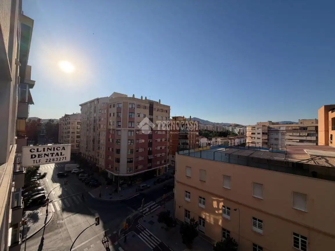 Vista exterior de Pis en venda en Málaga amb Terrassa i Traster