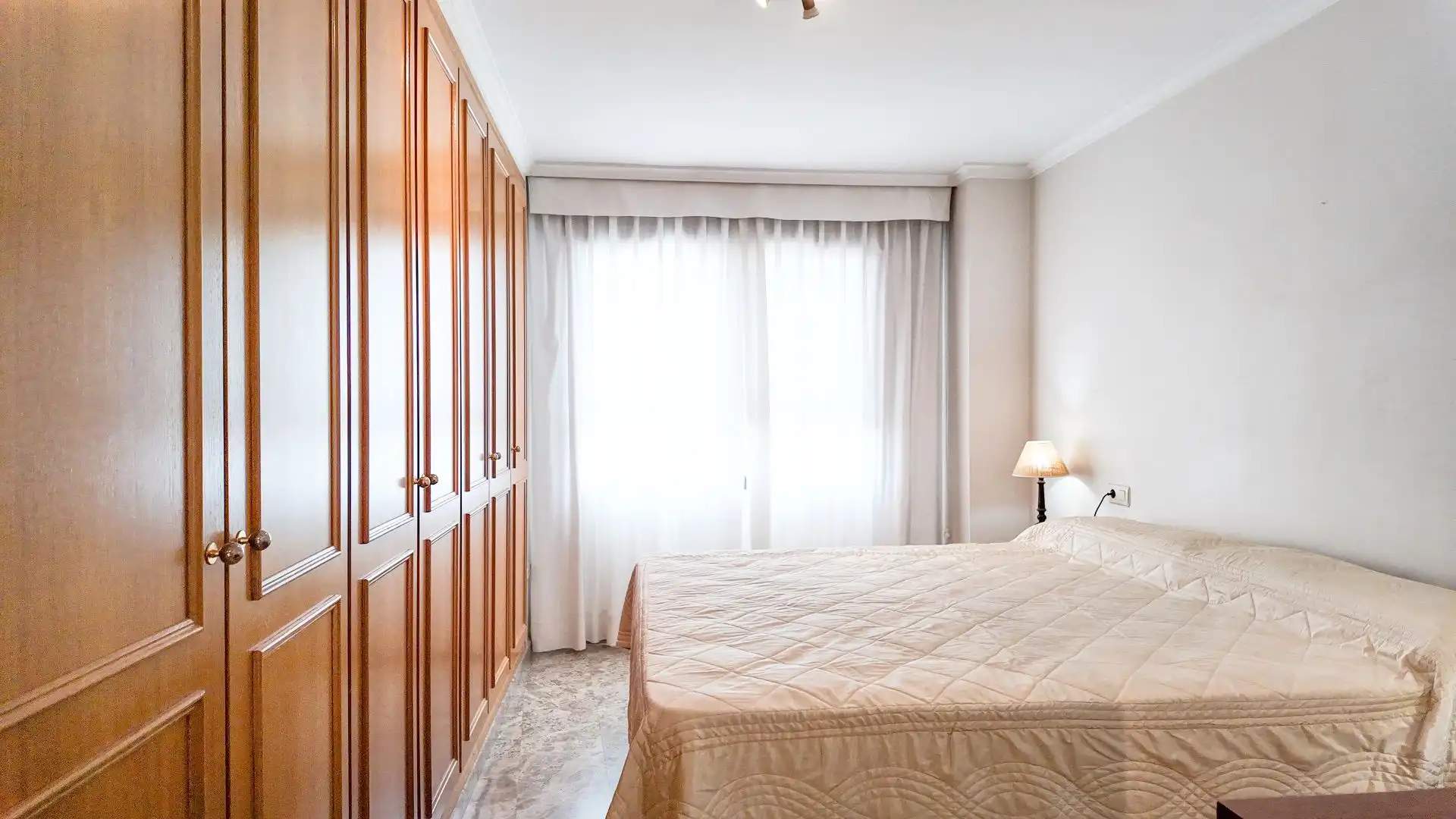 Bedroom of Flat for rent in Valencia  with Air Conditioner, Heating and Terrace