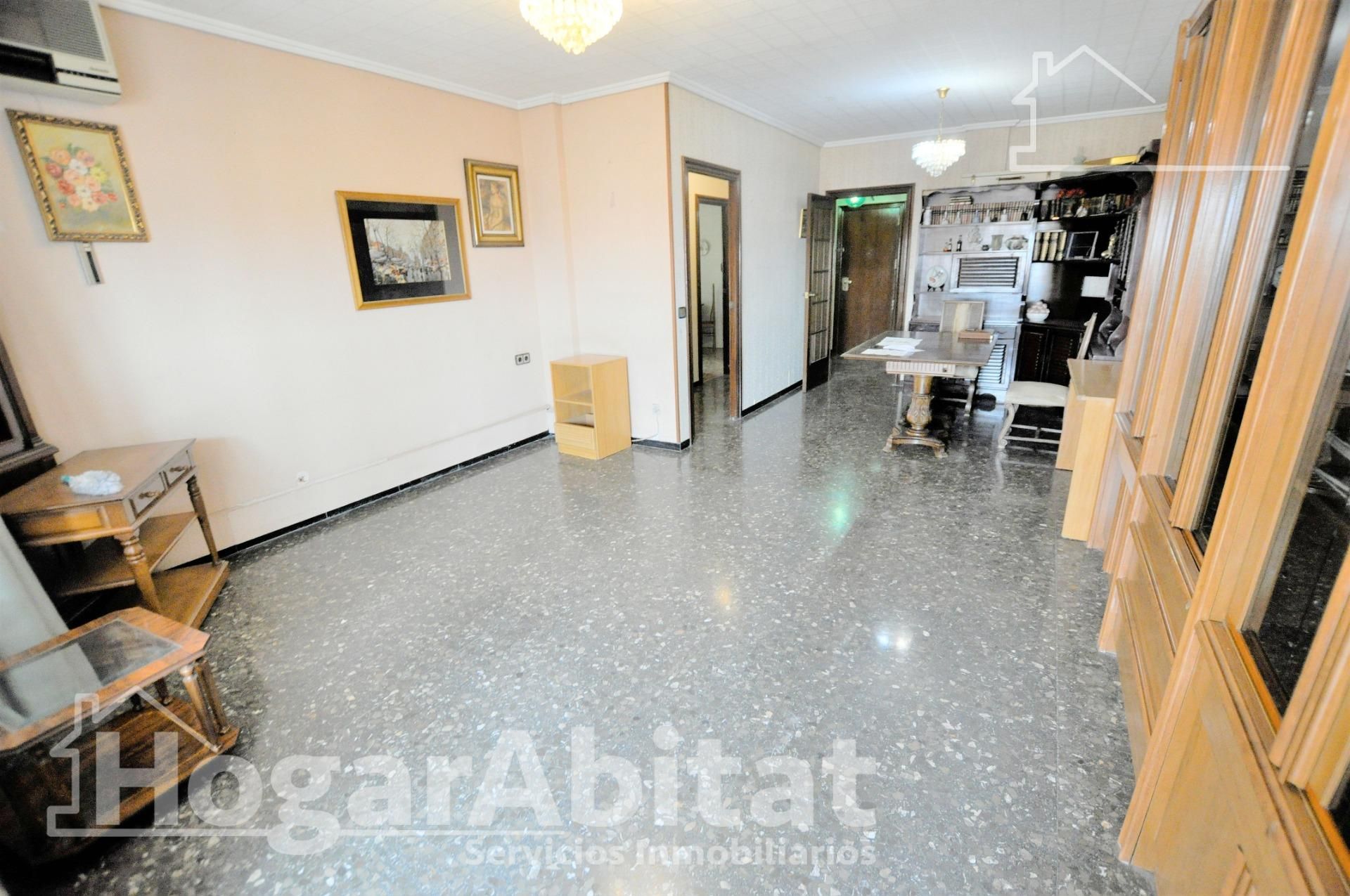 Sala d'estar de Pis en venda en  Valencia Capital amb Balcó