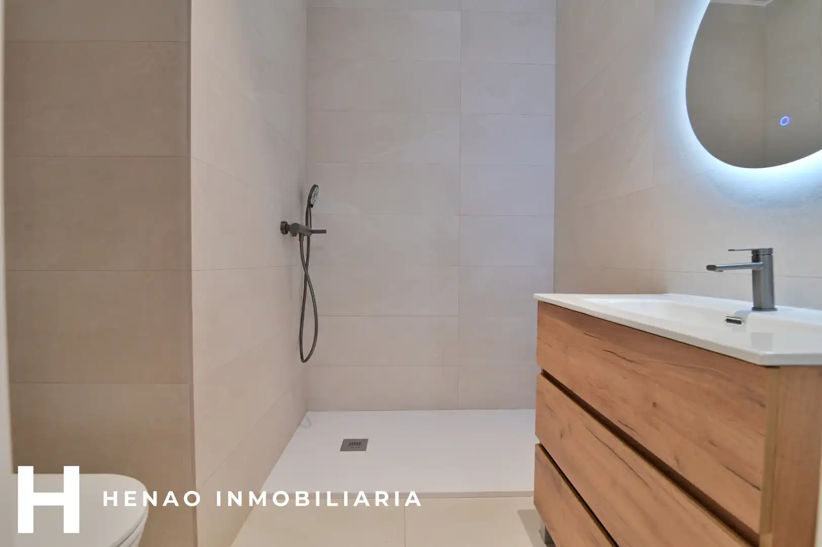 Bany de Pis en venda en Bilbao  amb Calefacció, Parquet i Forn