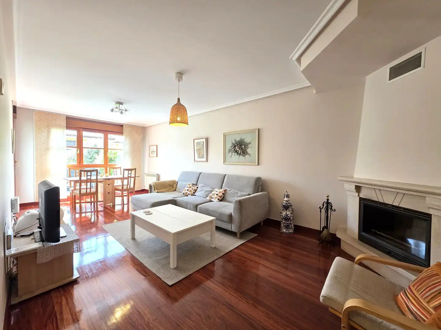 Wohnzimmer von Haus oder Chalet zum Verkauf in Sariego mit Heizung, Parkett und Terrasse