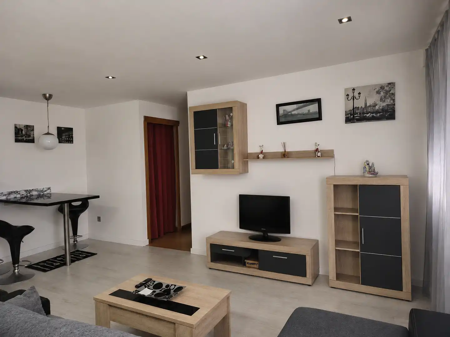 Living room of Flat for rent in Gijón   with Heating, Parquet flooring and Storage room