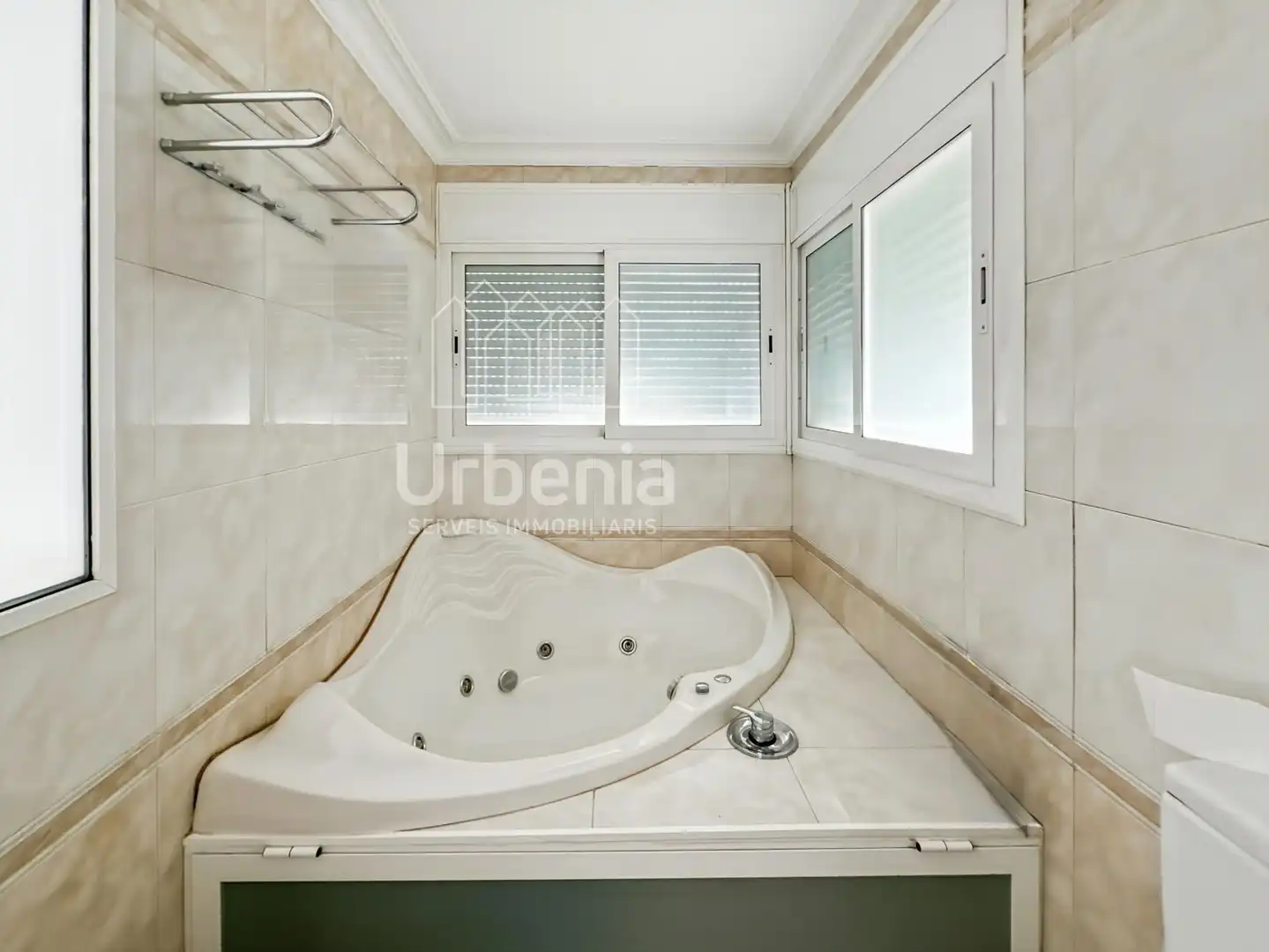 Bany de Casa o xalet en venda en La Roca del Vallès amb Aire condicionat, Calefacció i Piscina
