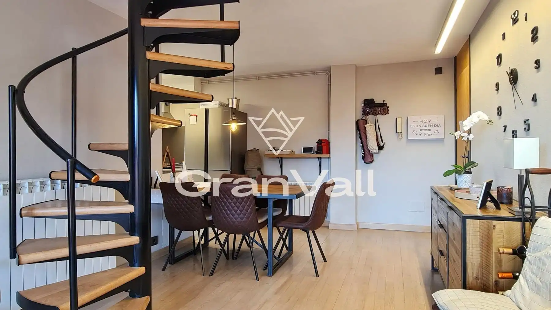 Sala d'estar de Àtic en venda en Puigcerdà amb Calefacció, Parquet i Terrassa