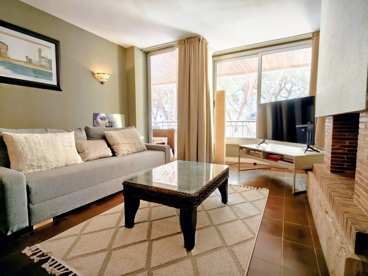 Sala de estar de Apartamento en venta en Castell d'Aro, Platja d'Aro i s'Agaró con Calefacción, Terraza y Amueblado