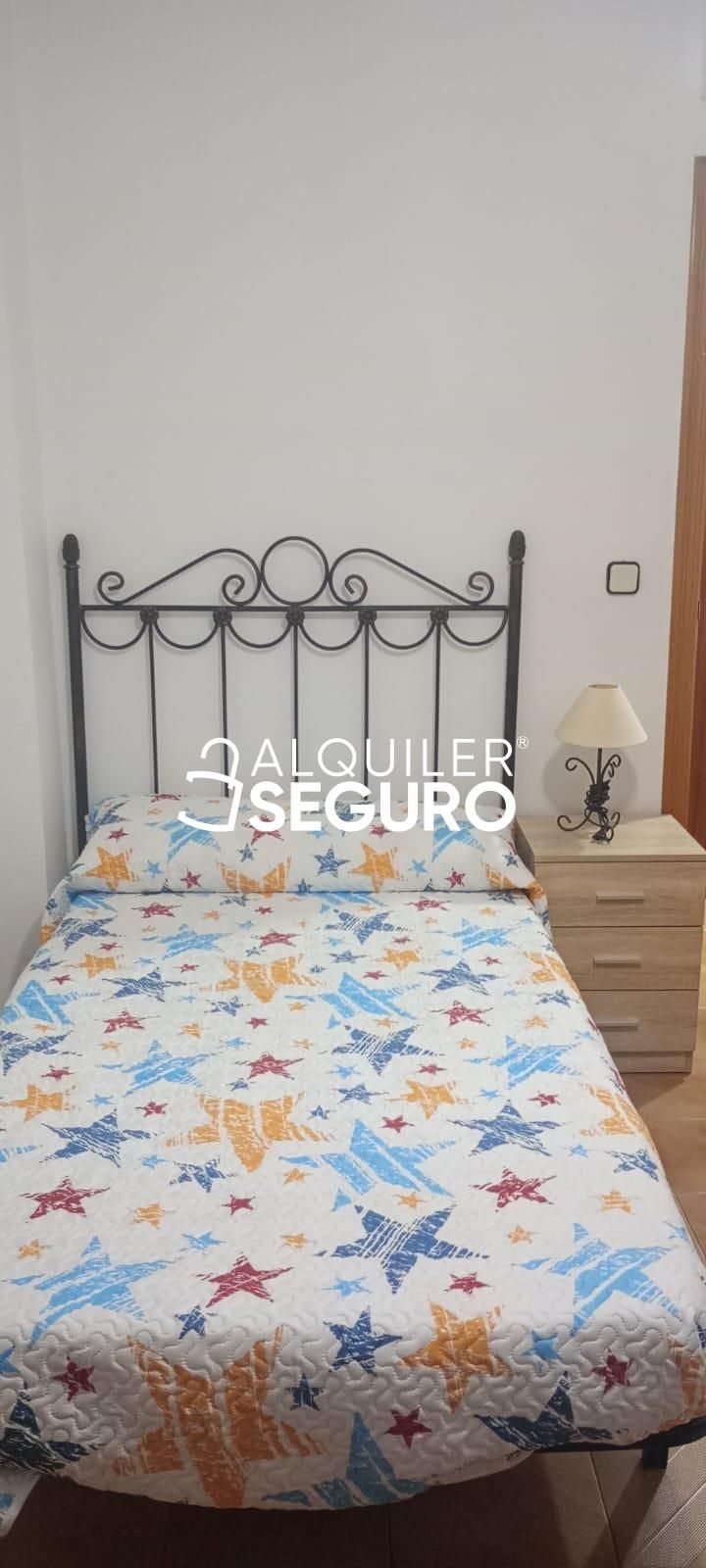 Habitación de Piso de alquiler en  Murcia Capital con Aire acondicionado y Amueblado