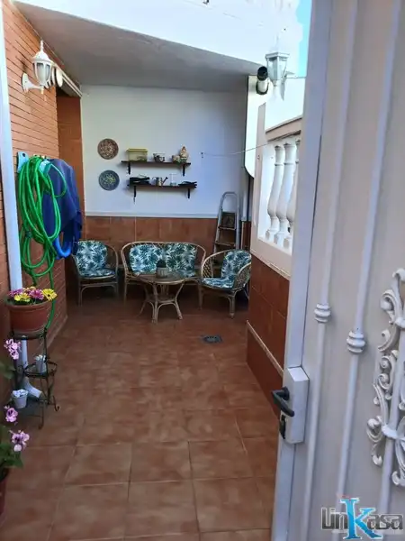 Casa adosada en venda en Linares amb Calefacció, Traster i Piscina