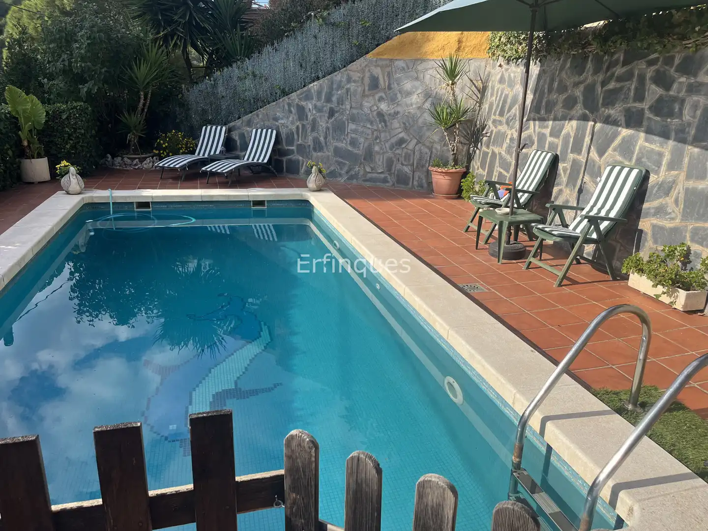 Schwimmbecken von Haus oder Chalet zum Verkauf in Viladecavalls mit Klimaanlage, Heizung und Privatgarten
