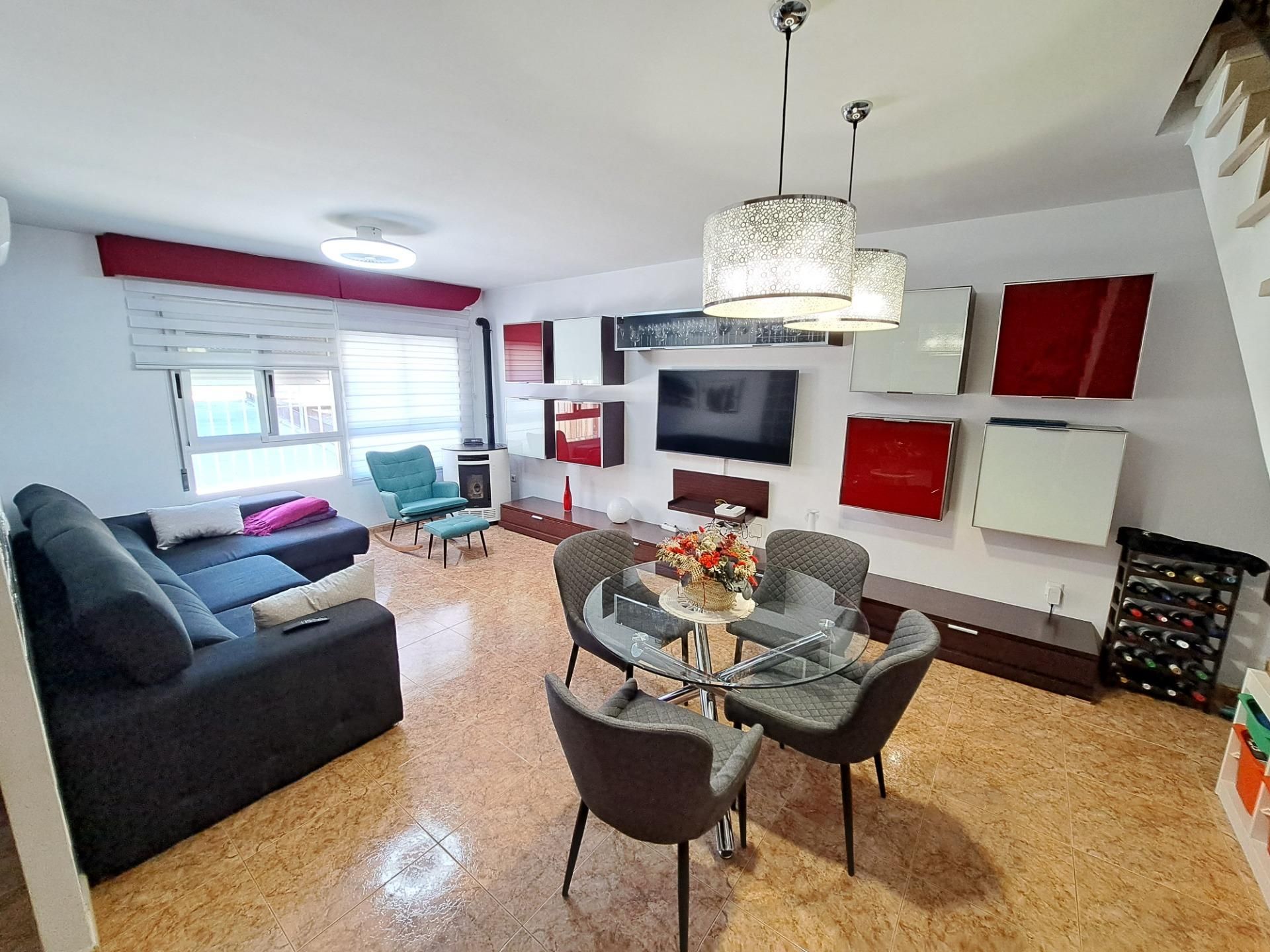 Sala d'estar de Casa adosada en venda en Benimuslem amb Aire condicionat i Jardí privat