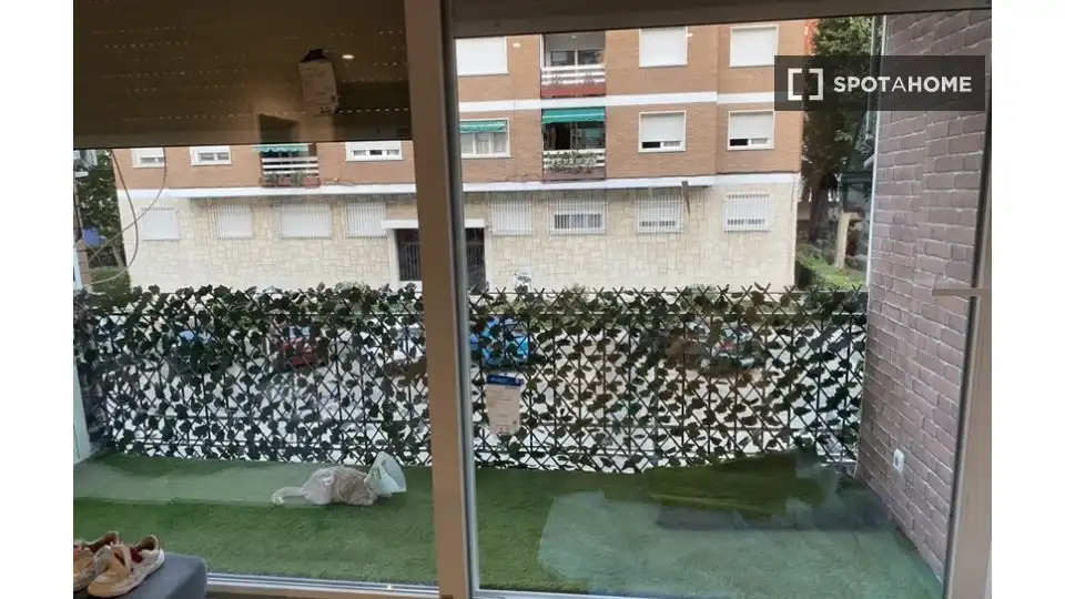 Appartamento con terrazza in affitto a Ciudad Lineal, imagen 2