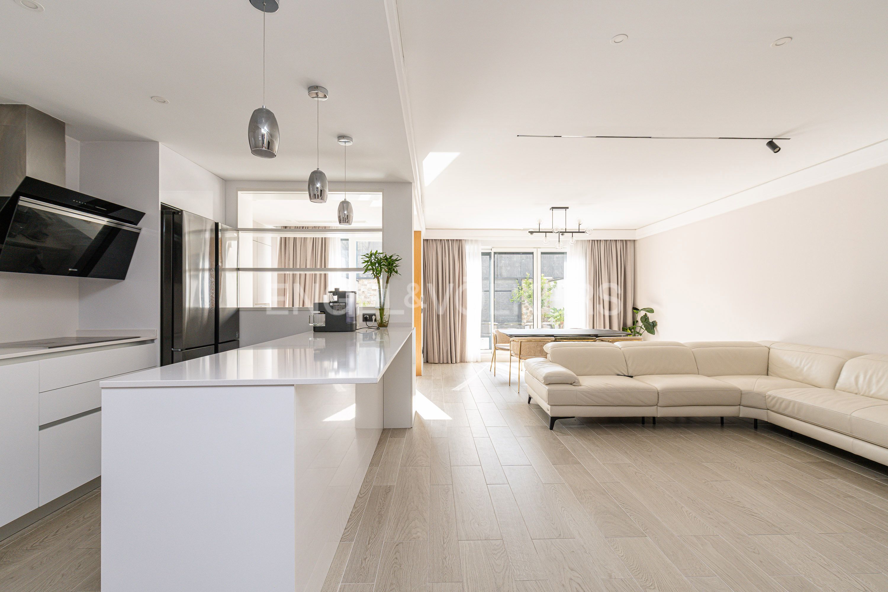 Sala d'estar de Casa o xalet en venda en Boadilla del Monte amb Aire condicionat, Calefacció i Jardí privat