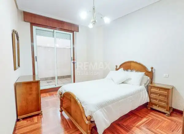 Dormitori de Pis en venda en Vigo  amb Calefacció, Parquet i Traster
