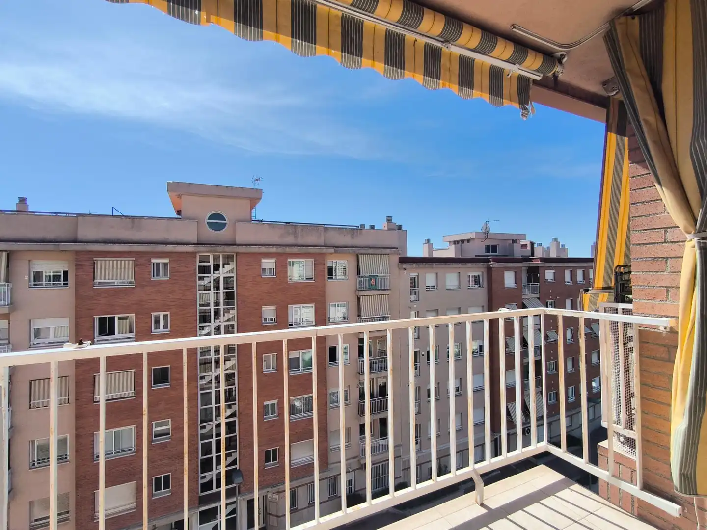 Flat with balcony for sale in VIOLANT D'HONGRIA, imagen 8