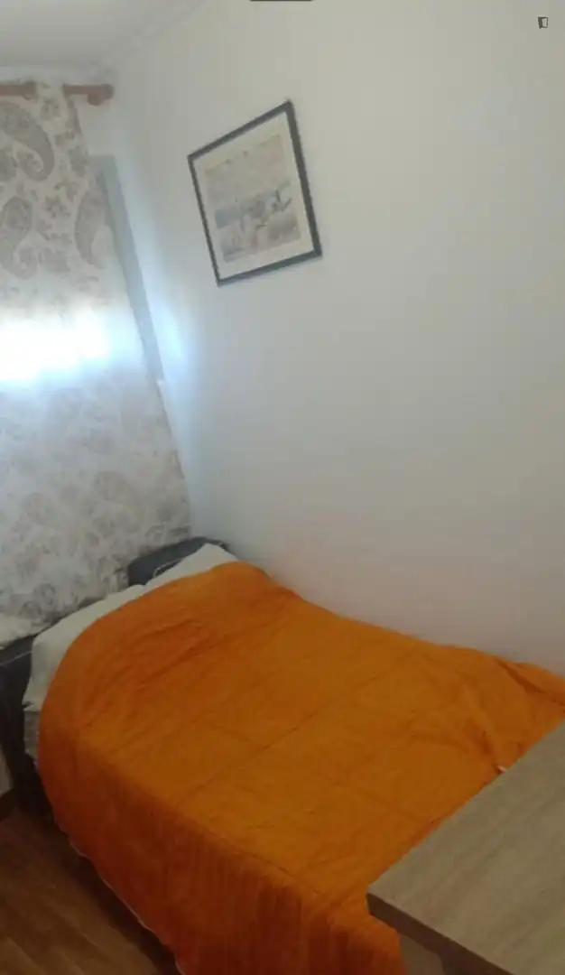 Dormitori de Apartament per a compartir en Barcelona amb Moblat, Forn i Rentadora