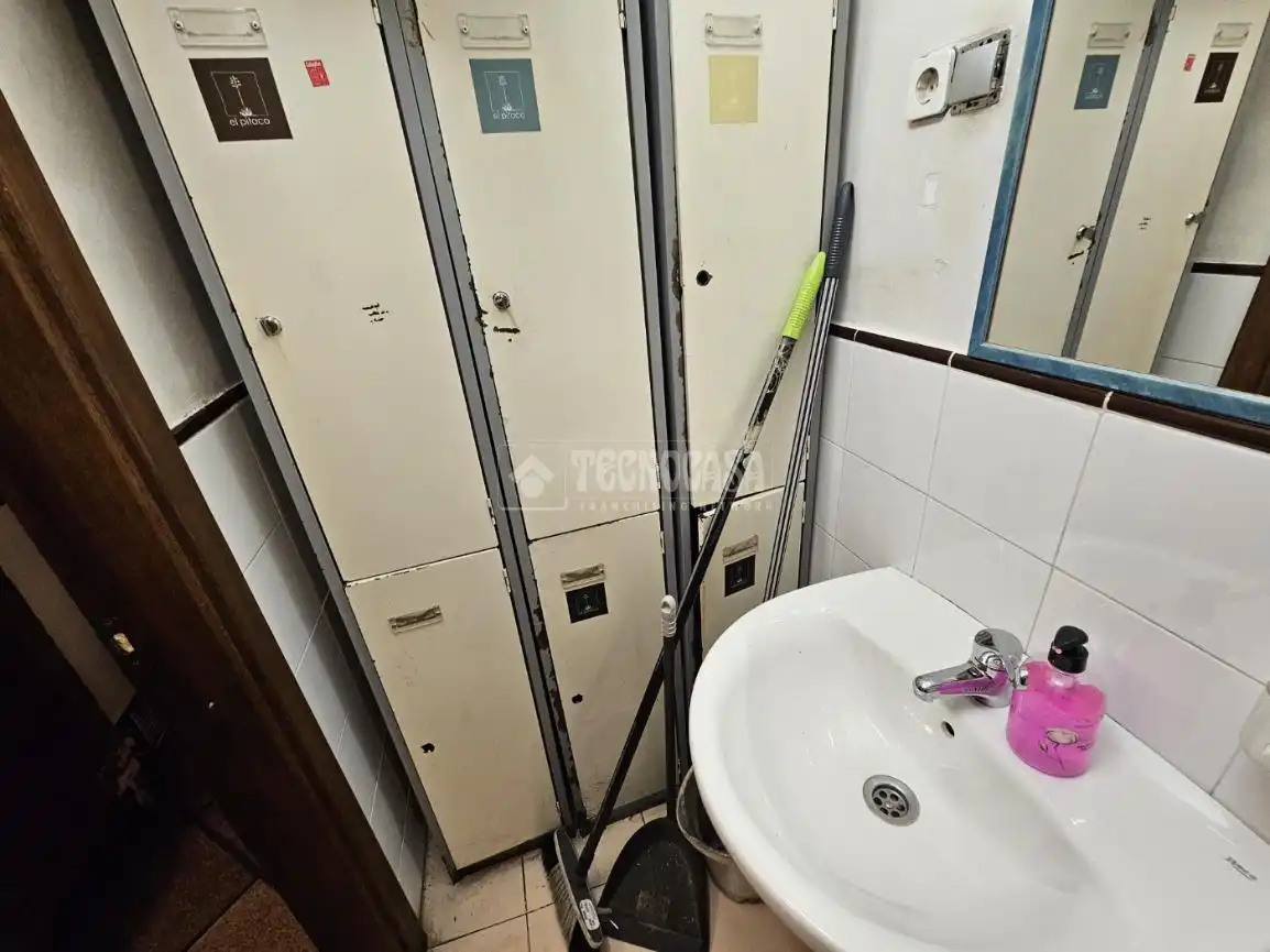 Baño de Local en venta en Madrid con Aire acondicionado, Calefacción y Terraza