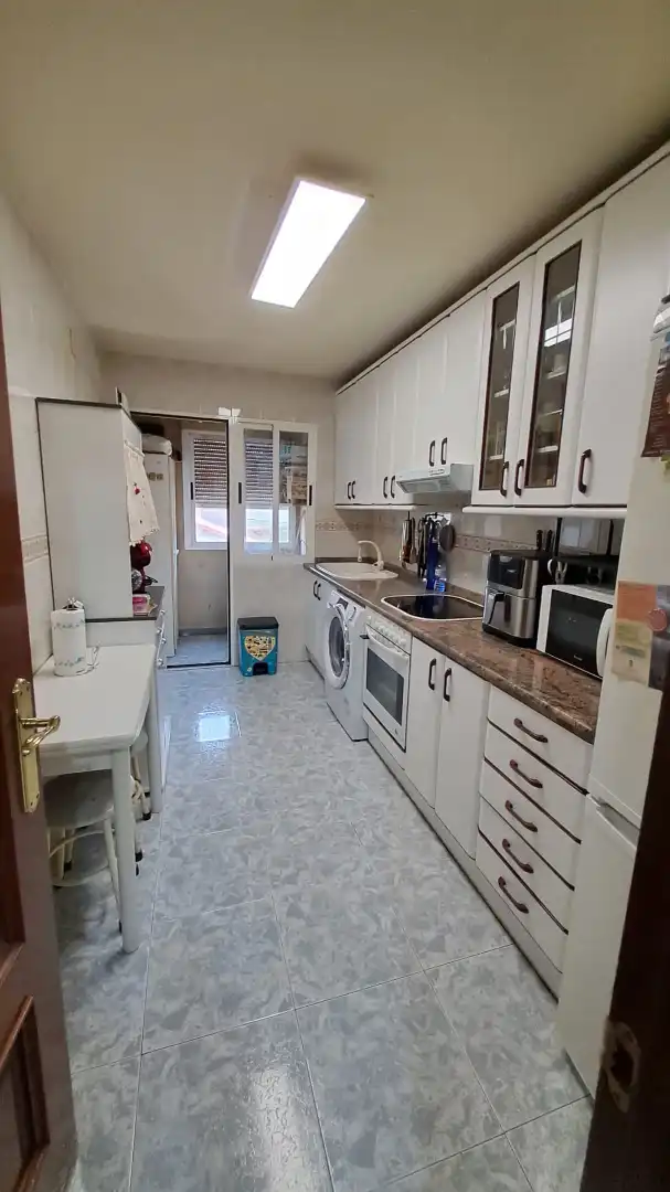 Cocina de Piso en venta en Cuéllar con Calefacción, Trastero y Amueblado