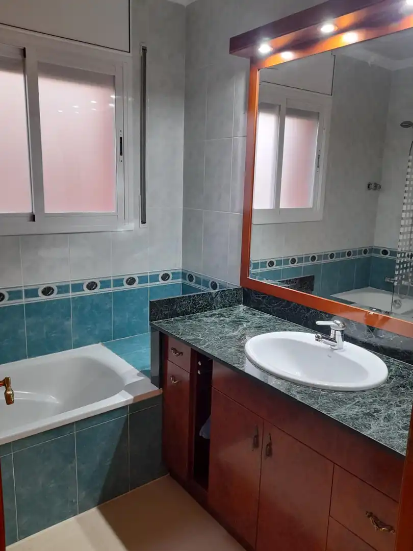 Badezimmer von Haus oder Chalet zur Miete in Premià de Mar mit Klimaanlage, Terrasse und Balkon