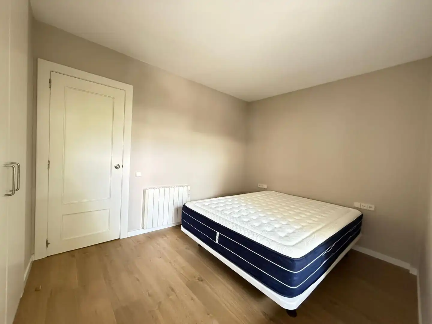 Bedroom of Flat for rent in Sant Cugat del Vallès  with Air Conditioner, Heating and Parquet flooring