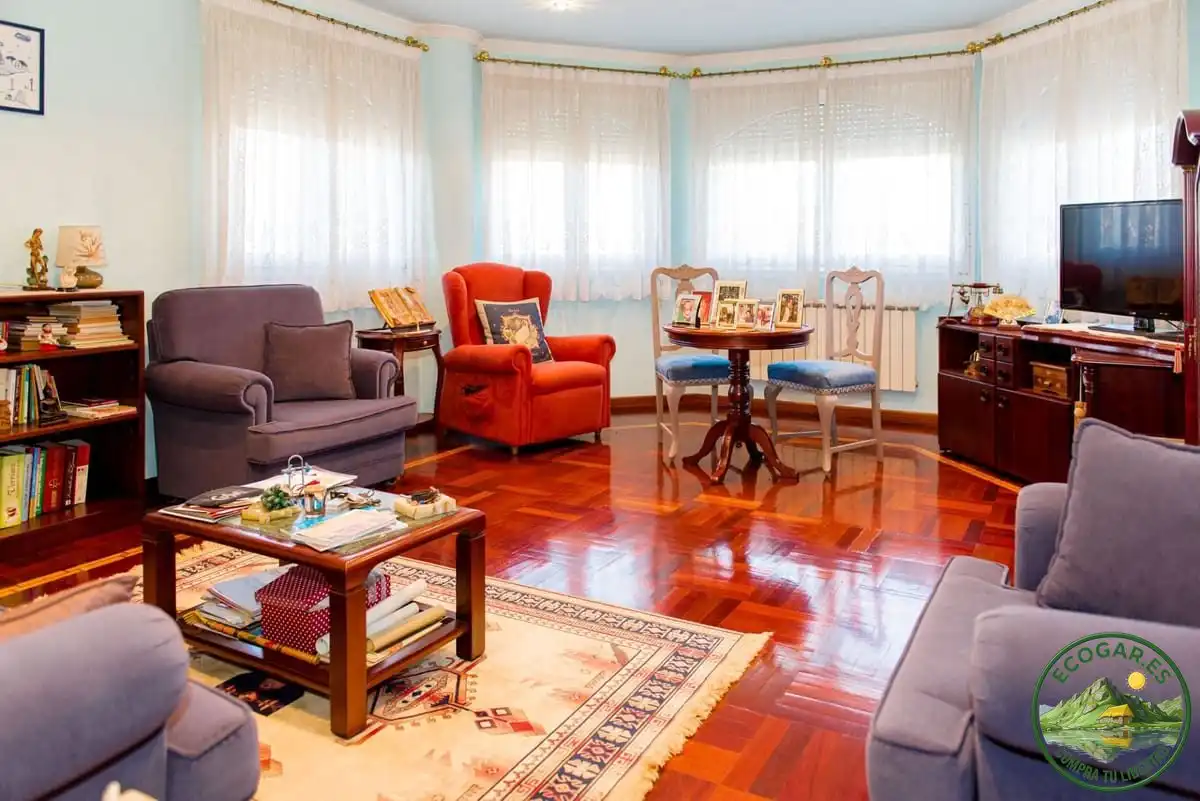 Sala d'estar de Casa o xalet en venda en Torre del Bierzo amb Aire condicionat, Calefacció i Jardí privat