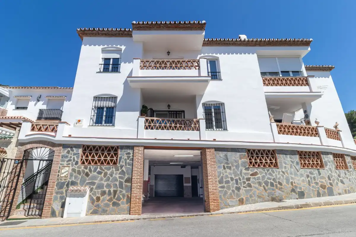 Vista exterior de Casa adosada en venda en Mijas amb Aire condicionat, Terrassa i Traster