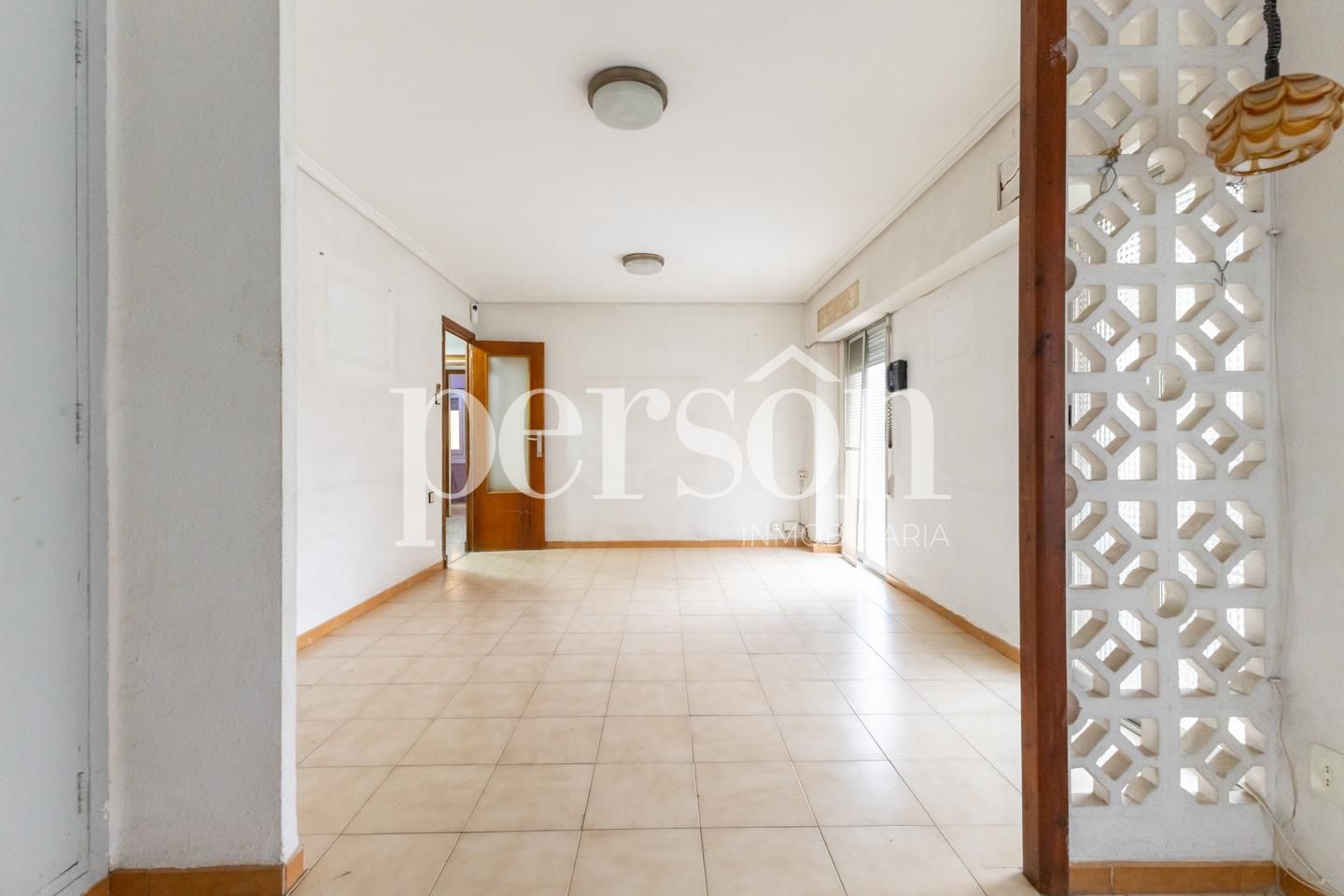 Flat for sale in  Valencia Capital  with Terrace and Balcony