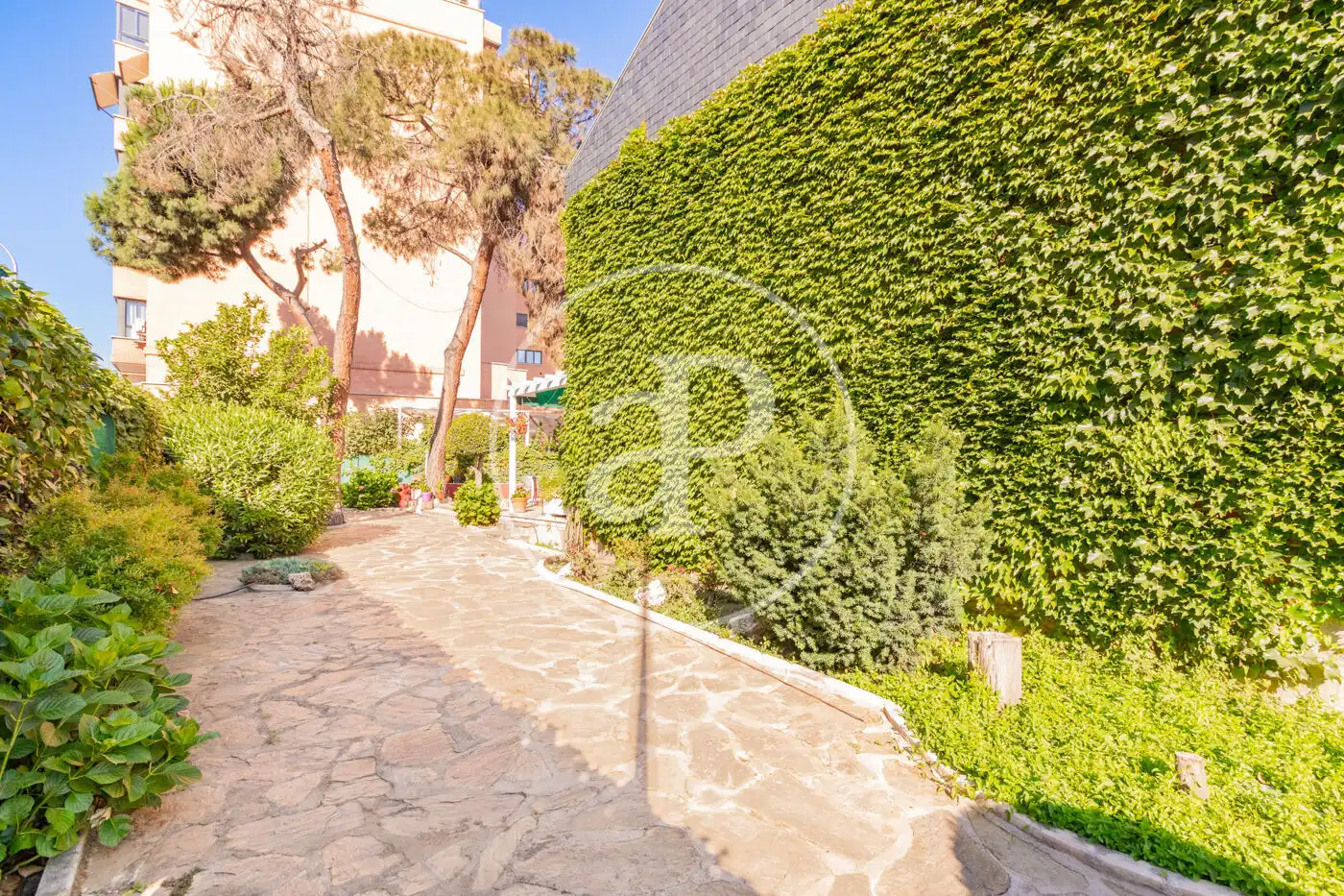 Jardín de Casa adosada en venta en Madrid con Aire acondicionado, Calefacción y Jardín privado