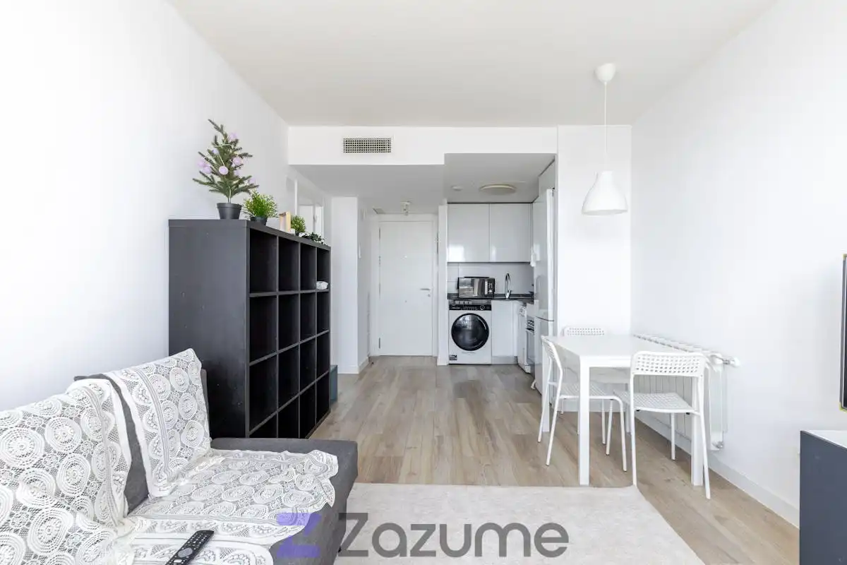 Wohnzimmer von Wohnung zur Miete in Madrid mit Klimaanlage, Privatgarten und Schwimmbad
