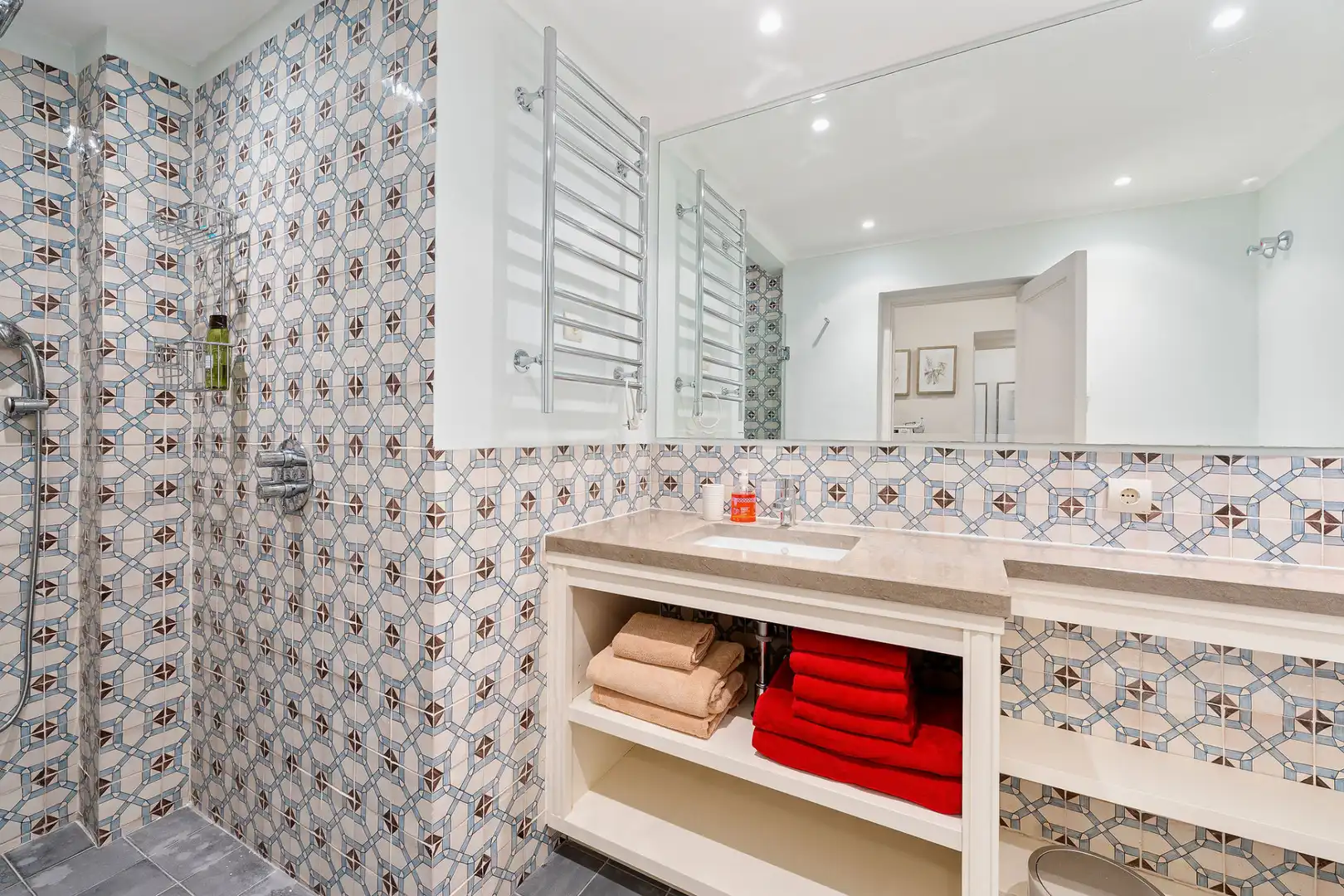 Bany de Casa o xalet en venda en Marbella amb Aire condicionat, Jardí privat i Terrassa