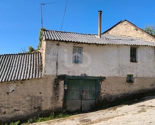 Vista exterior de Casa o xalet en venda en Riello