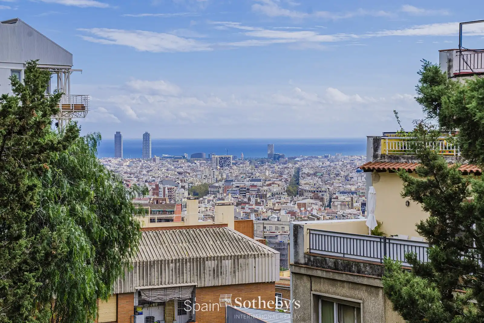 Vista exterior de Casa o xalet en venda en Barcelona amb Aire condicionat, Calefacció i Jardí privat
