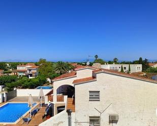 Vista exterior de Estudi en venda en Empuriabrava amb Aire condicionat i Terrassa