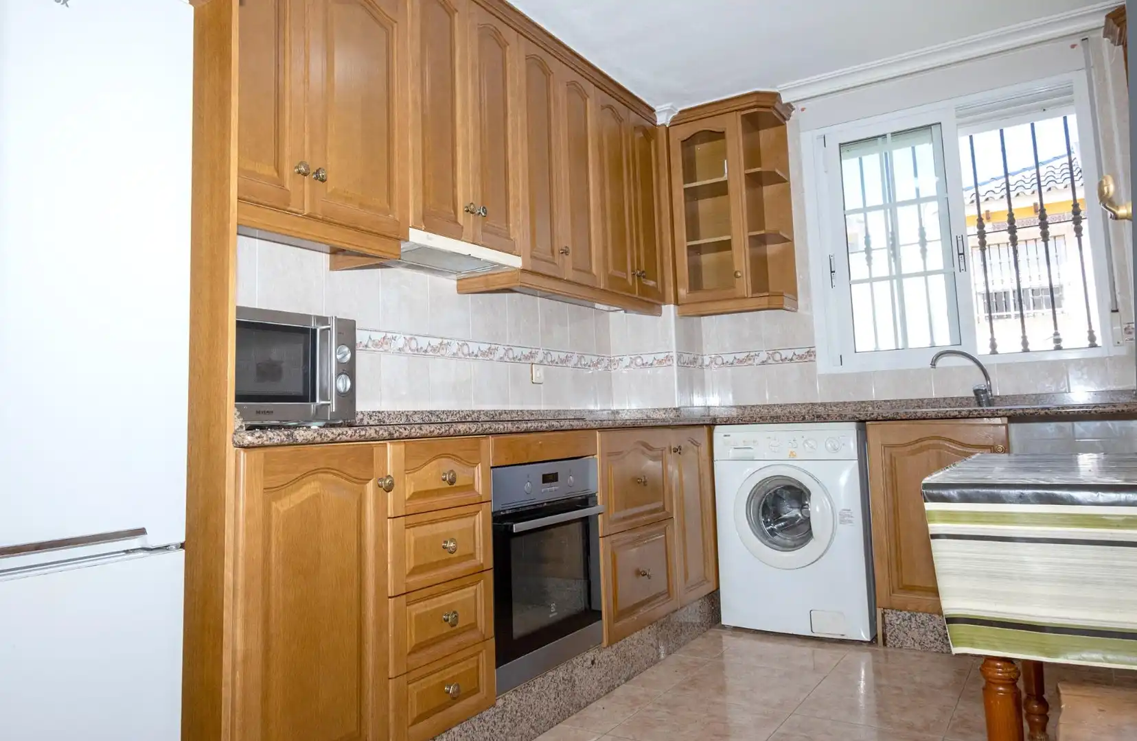 Cocina de Casa adosada en venta en Torrevieja con Aire acondicionado, Calefacción y Jardín privado