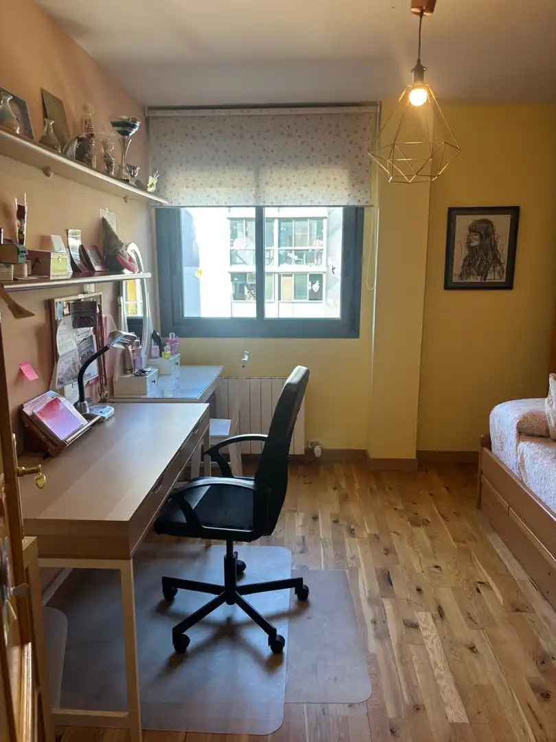 Wohnung zum Verkauf in Zaragoza mit Terrasse, Abstellraum und Möbliert