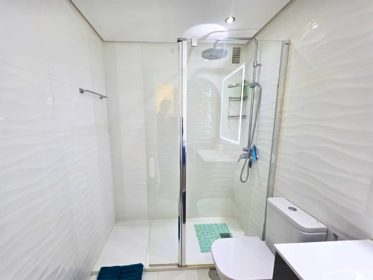 Bany de Apartament en venda en Manilva amb Aire condicionat, Calefacció i Terrassa